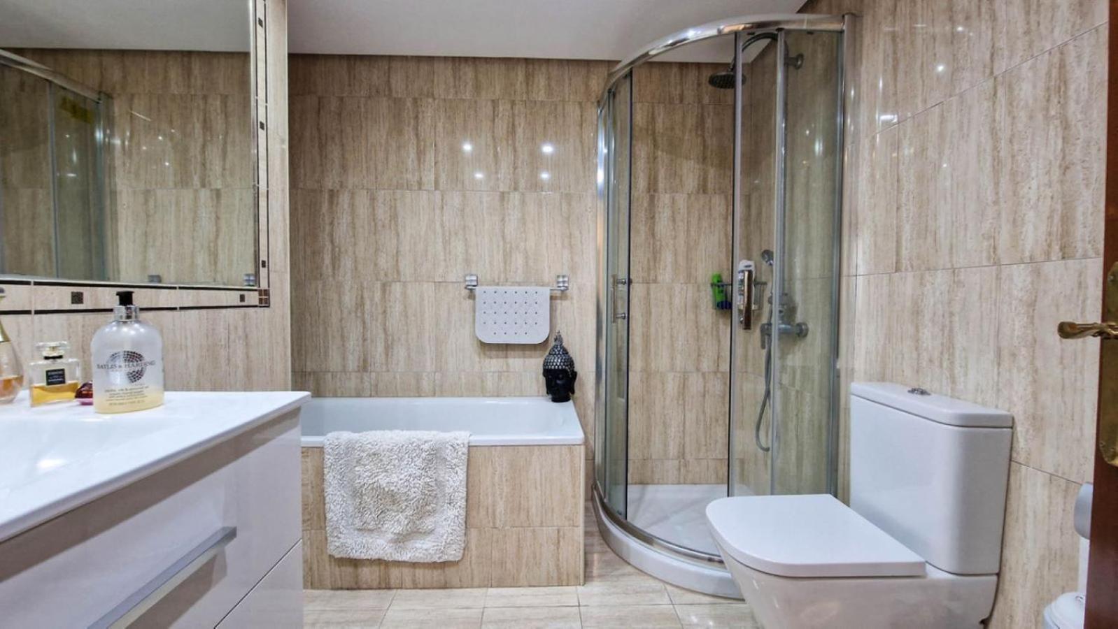 Duquesa Port Apartment มานิลบา ภายนอก รูปภาพ